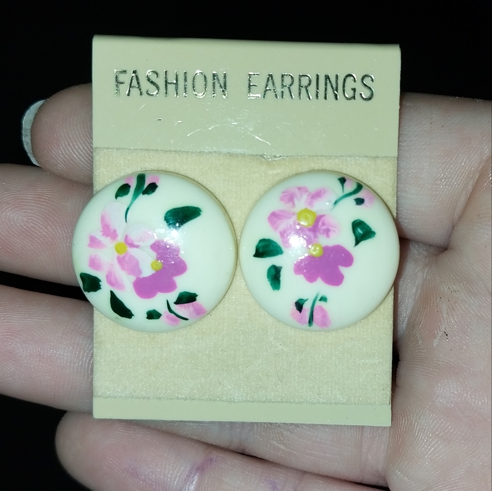 Vintage Fashion Earrings Floral Pink and White Fashion Earrings